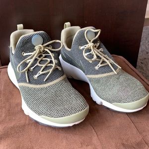 Nike Tennis Shoes/Running Shoes, Army Green, Size 8.5 Women’s